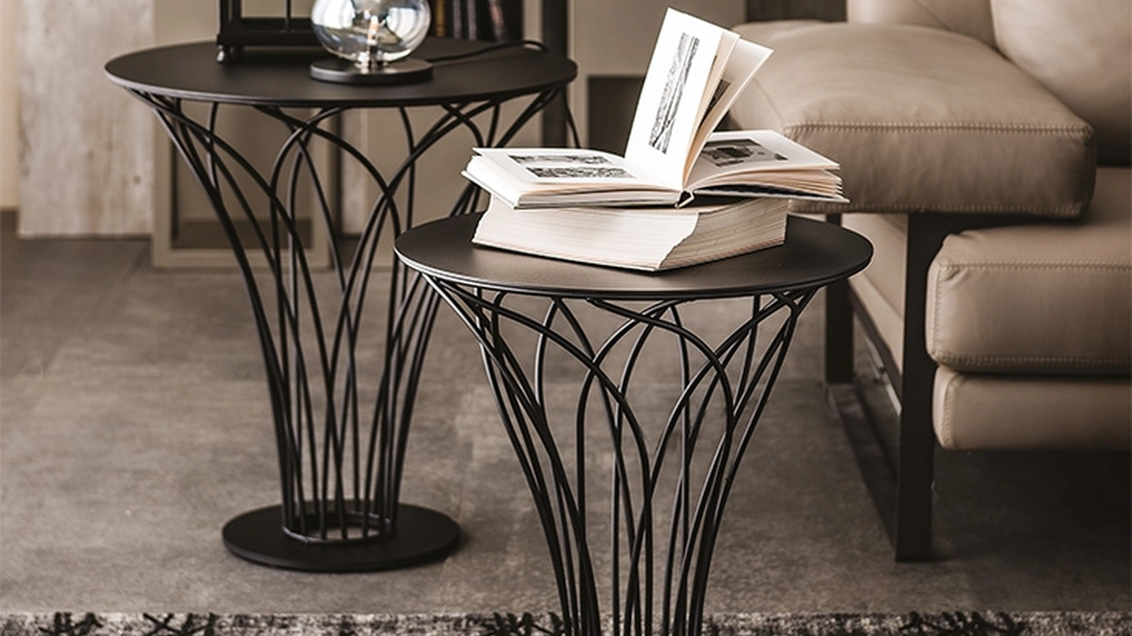 Tavolino con base in acciaio e piano in vetro Nido di Cattelan Italia