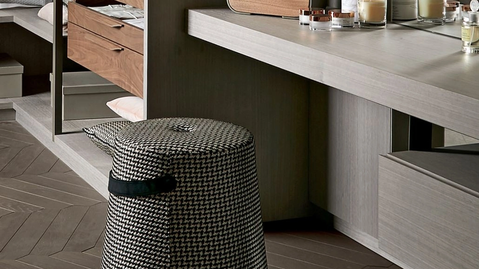 Pouf Leonardo a base circolare di Arte Brotto