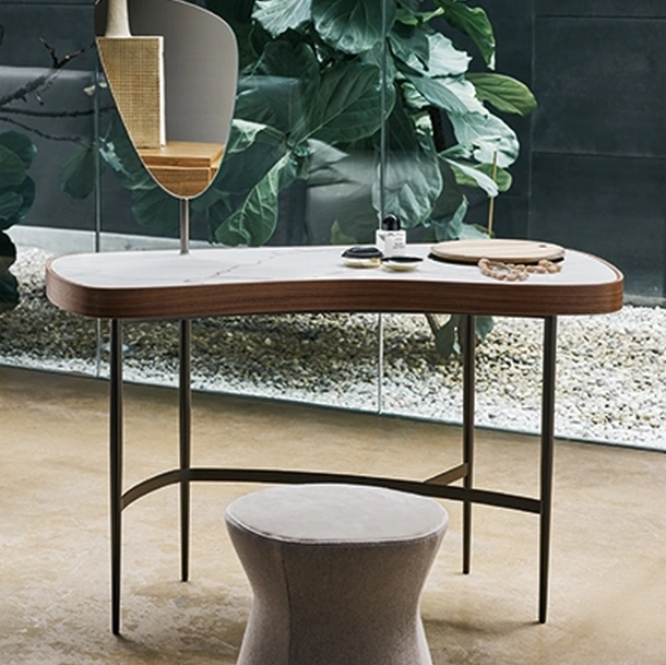 Scrittoio Venus con top in ceramica e legno e struttura in metallo di Bonaldo