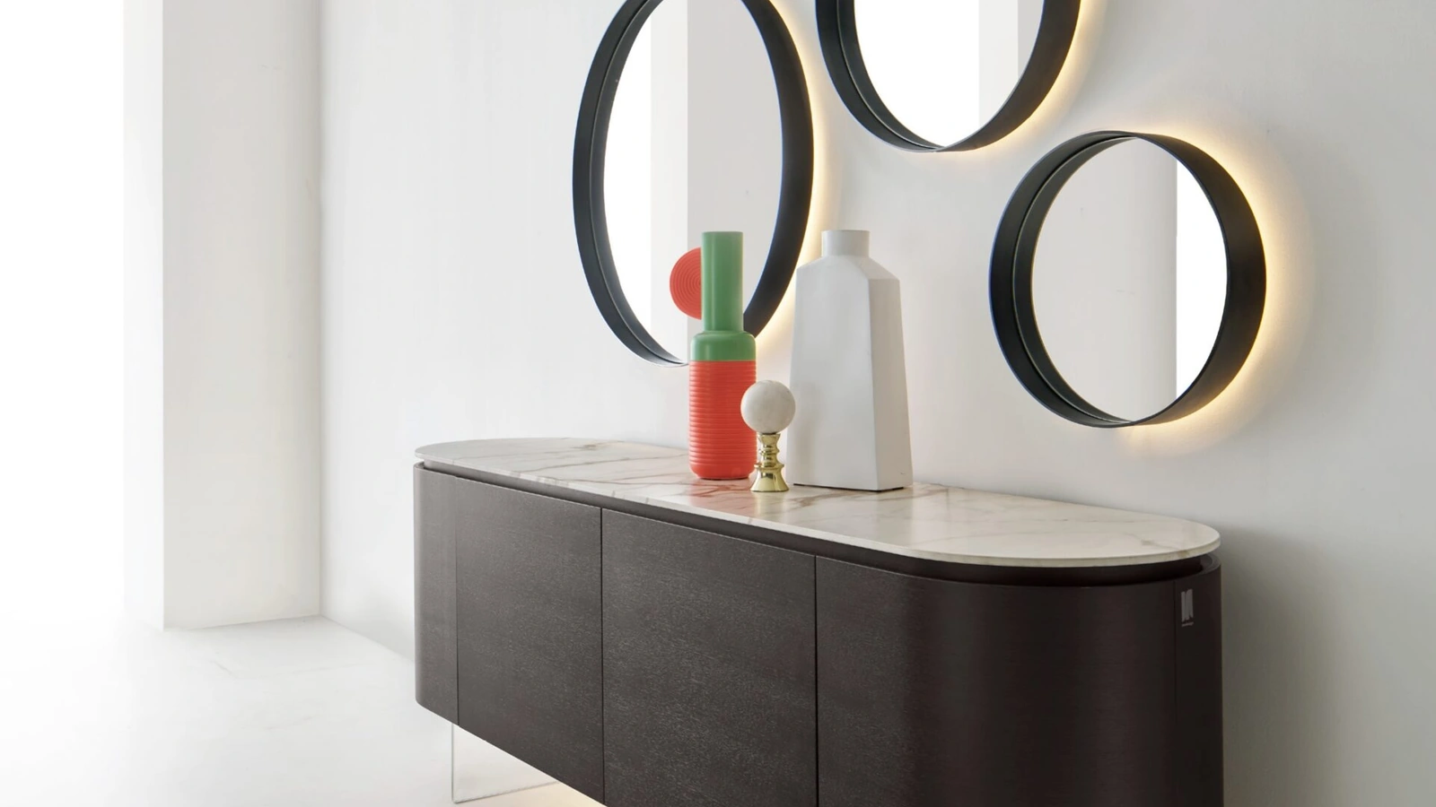 Specchiera con cornice in metallo Dorian Gray di Modesign