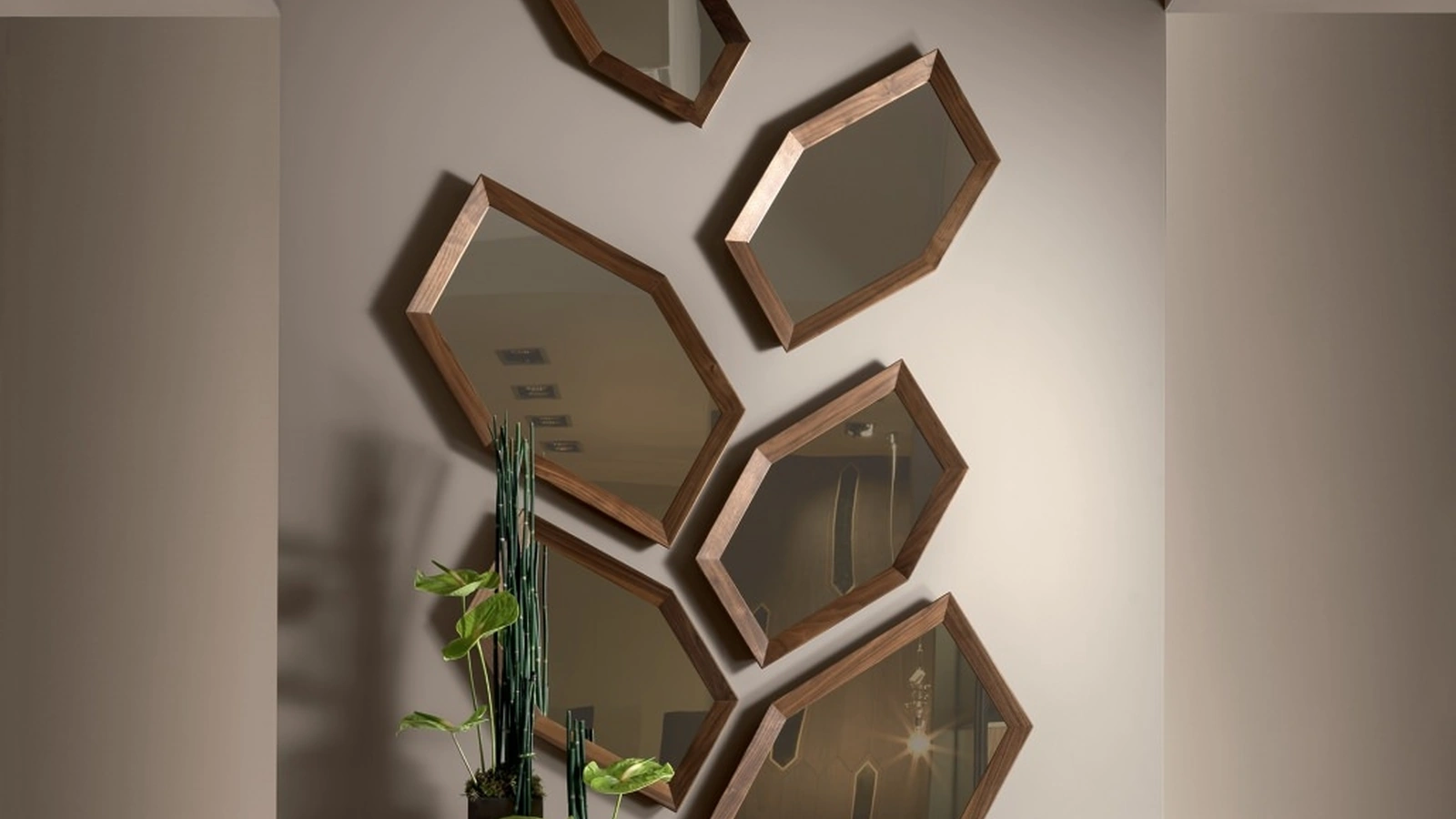 Specchiera Leonardo Hexagone di Arte Brotto