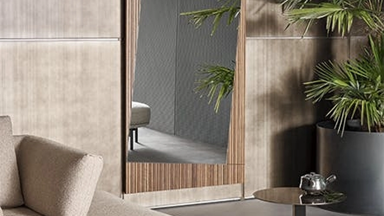 Specchio Musa con struttura in legno di Bonaldo