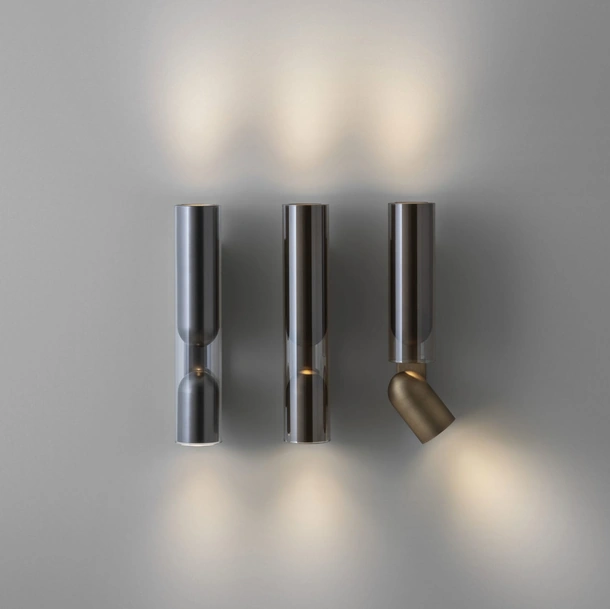Lampada da parete con struttura interna in metallo e struttura esterna in vetro Clash Applique di Pentalight