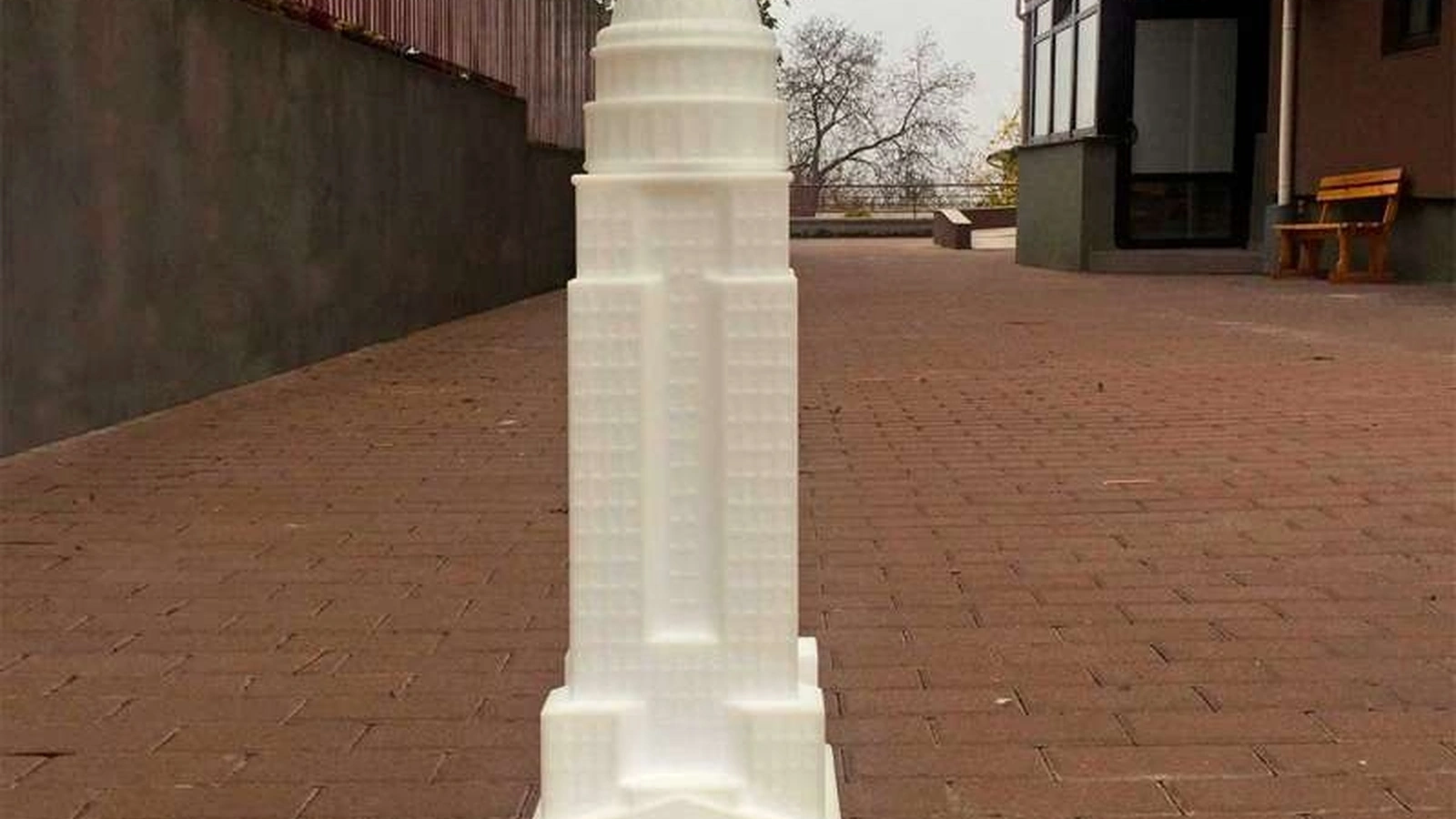 Lampada Empire di Qeeboo