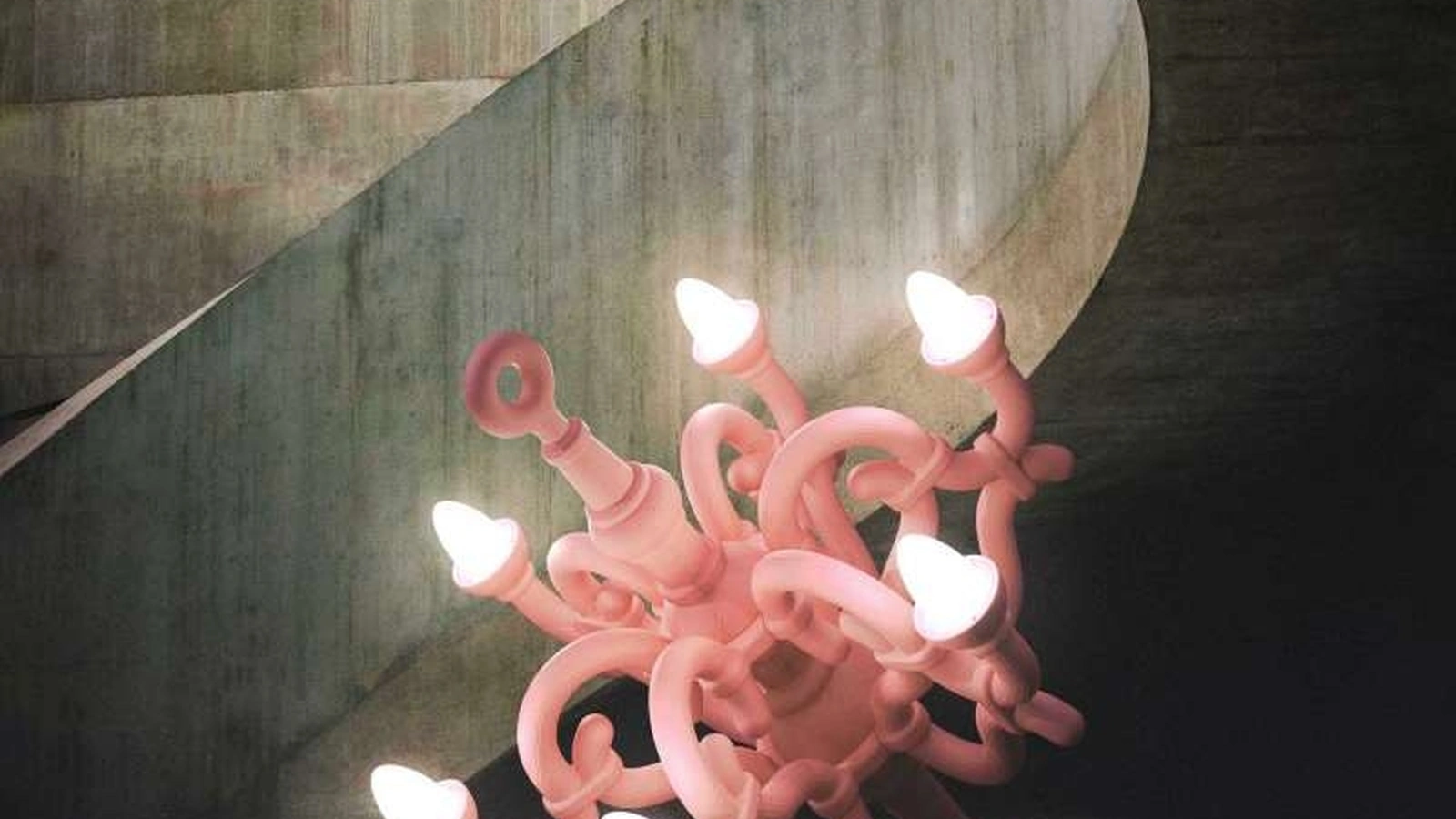 Lampada da terra Fallen Chandelier di Qeeboo