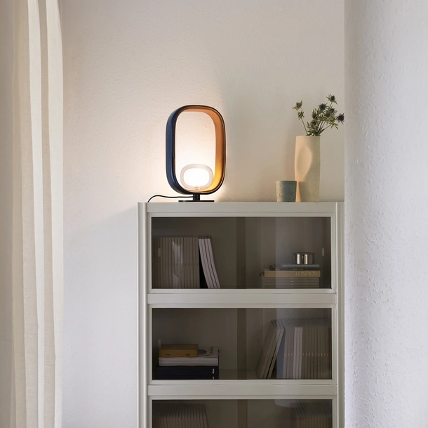 Lampada da tavolo rivestita in pelle Filipa di Tooy