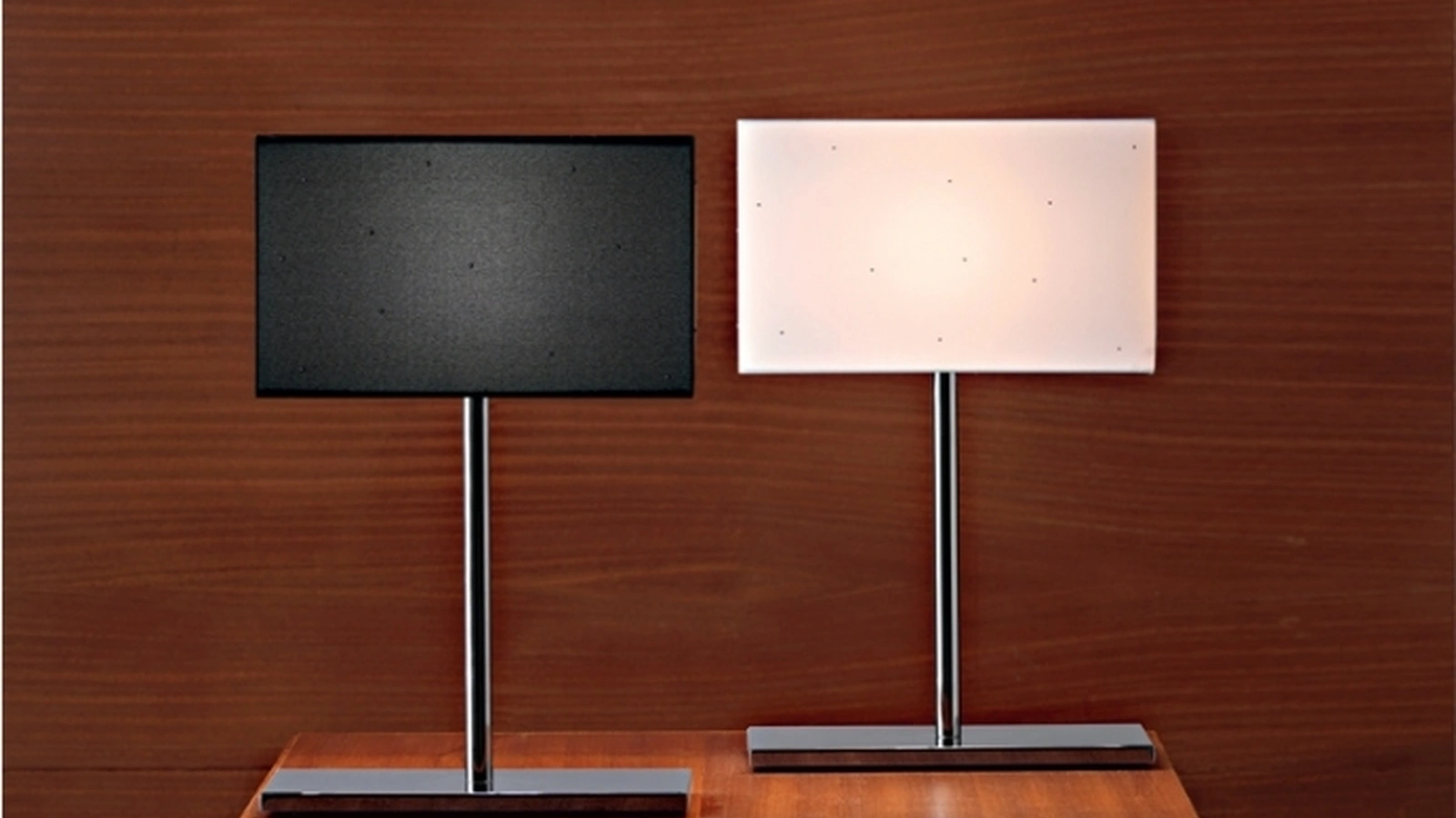Lampada da tavolo Glam con struttura in metallo e paralume in tessuto con Swarovsky di Le Fablier