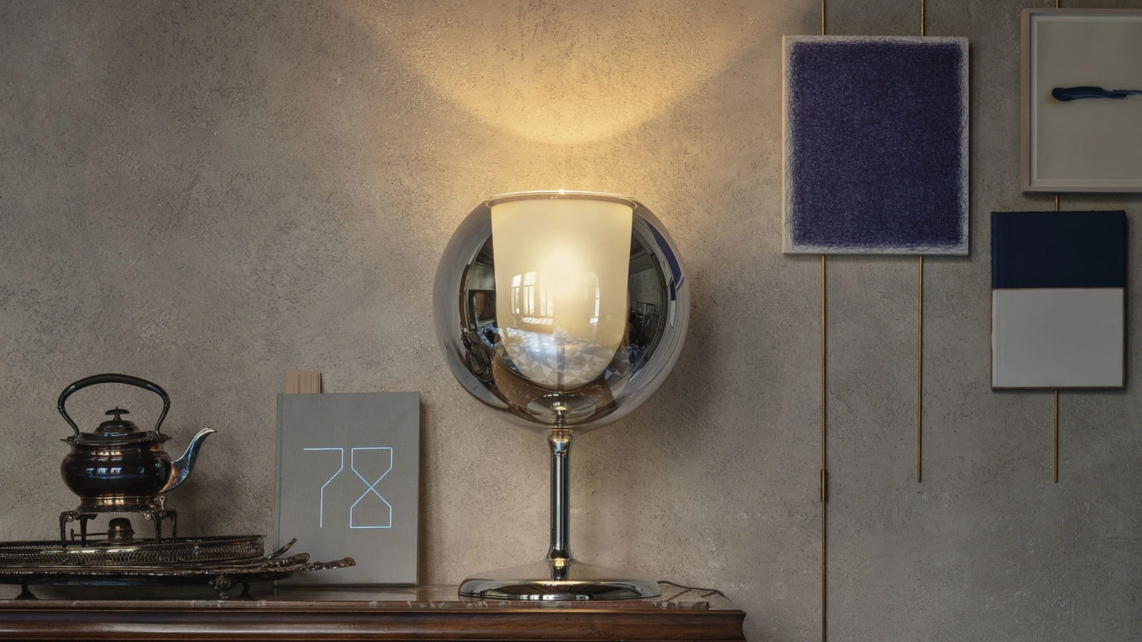 Lampada da tavolo a coppa in vetro Glo di Pentalight