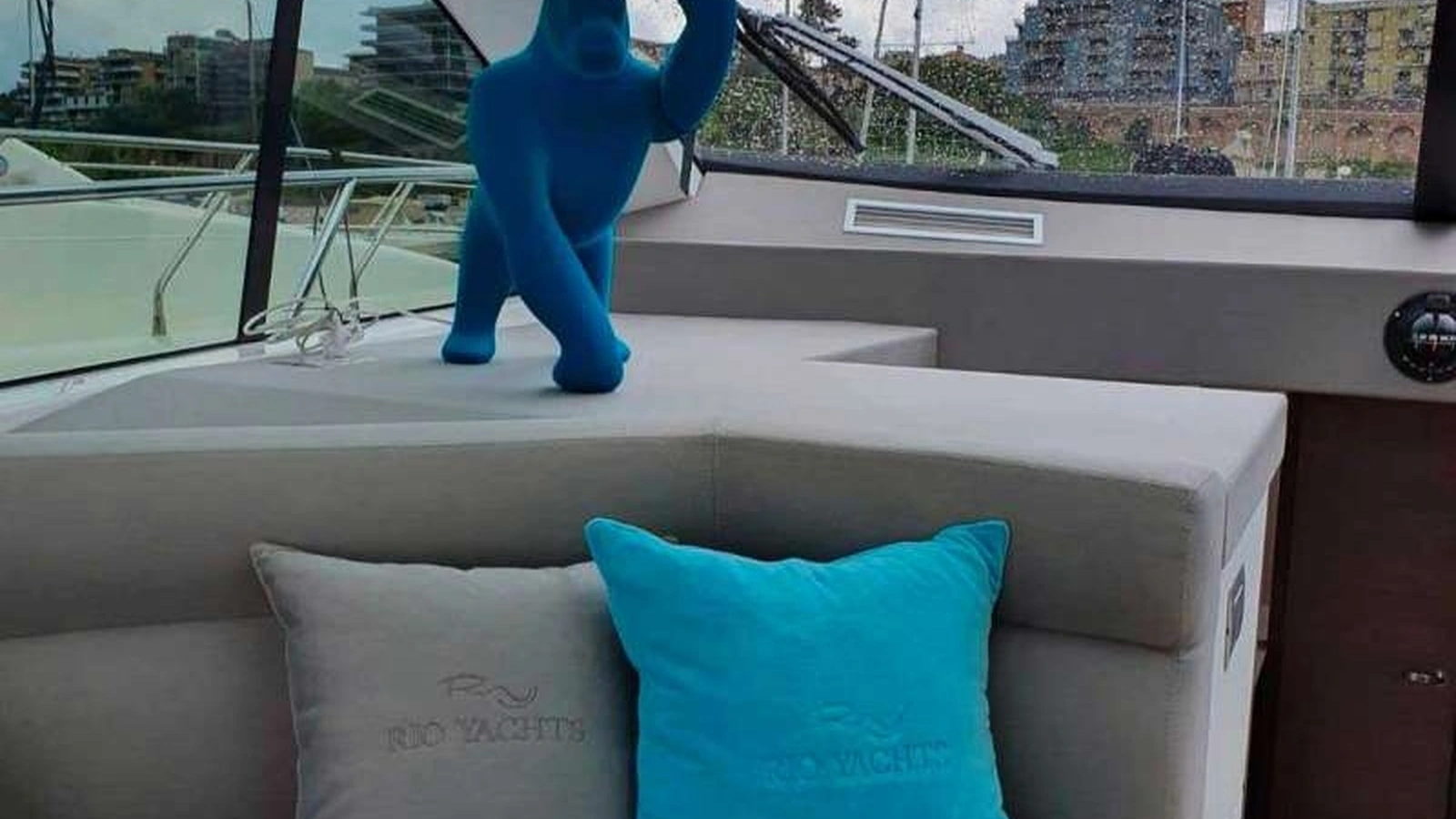 Lampada di design Kong XS Velvet Finish di Qeeboo