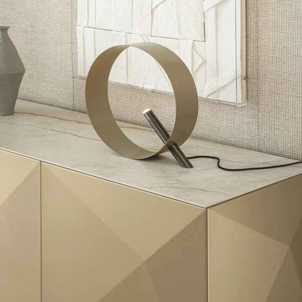 Lampada da tavolo Led Loop T di Riflessi