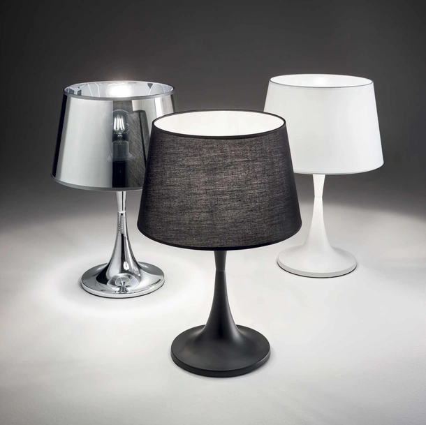 Lampada da tavolo London in metallo con cappello in tessuto o PVC di Ideal Lux