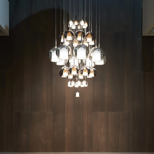 Lampada a sospensione composta da sfere di vetro di dimensioni diverse Glo di Pentalight