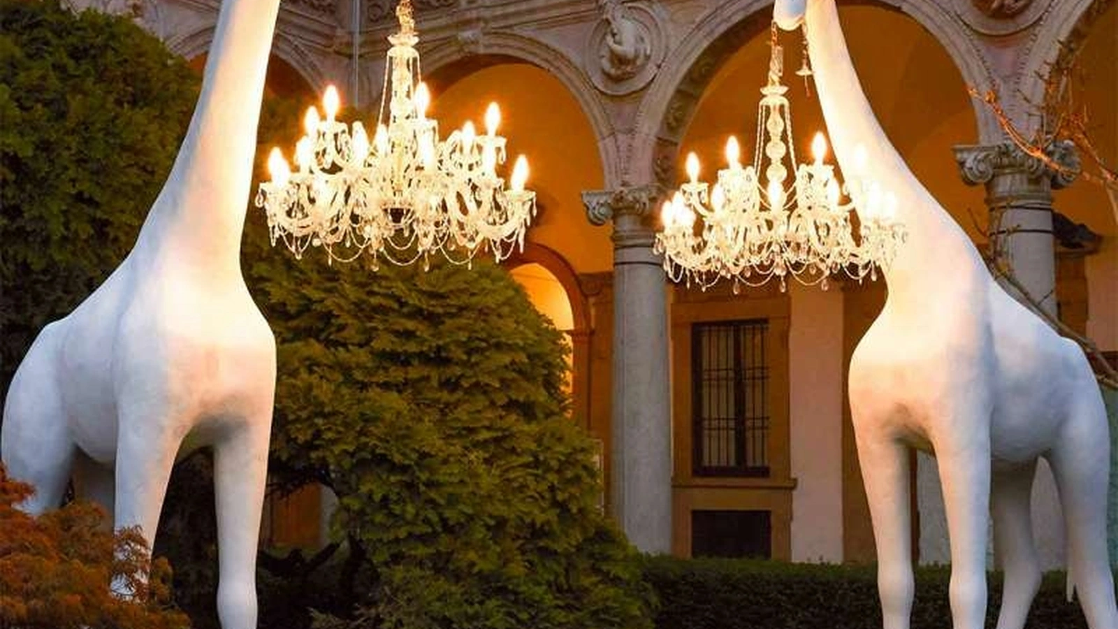 Lampada da terra in fibra di vetro Giraffe In Love di Qeeboo