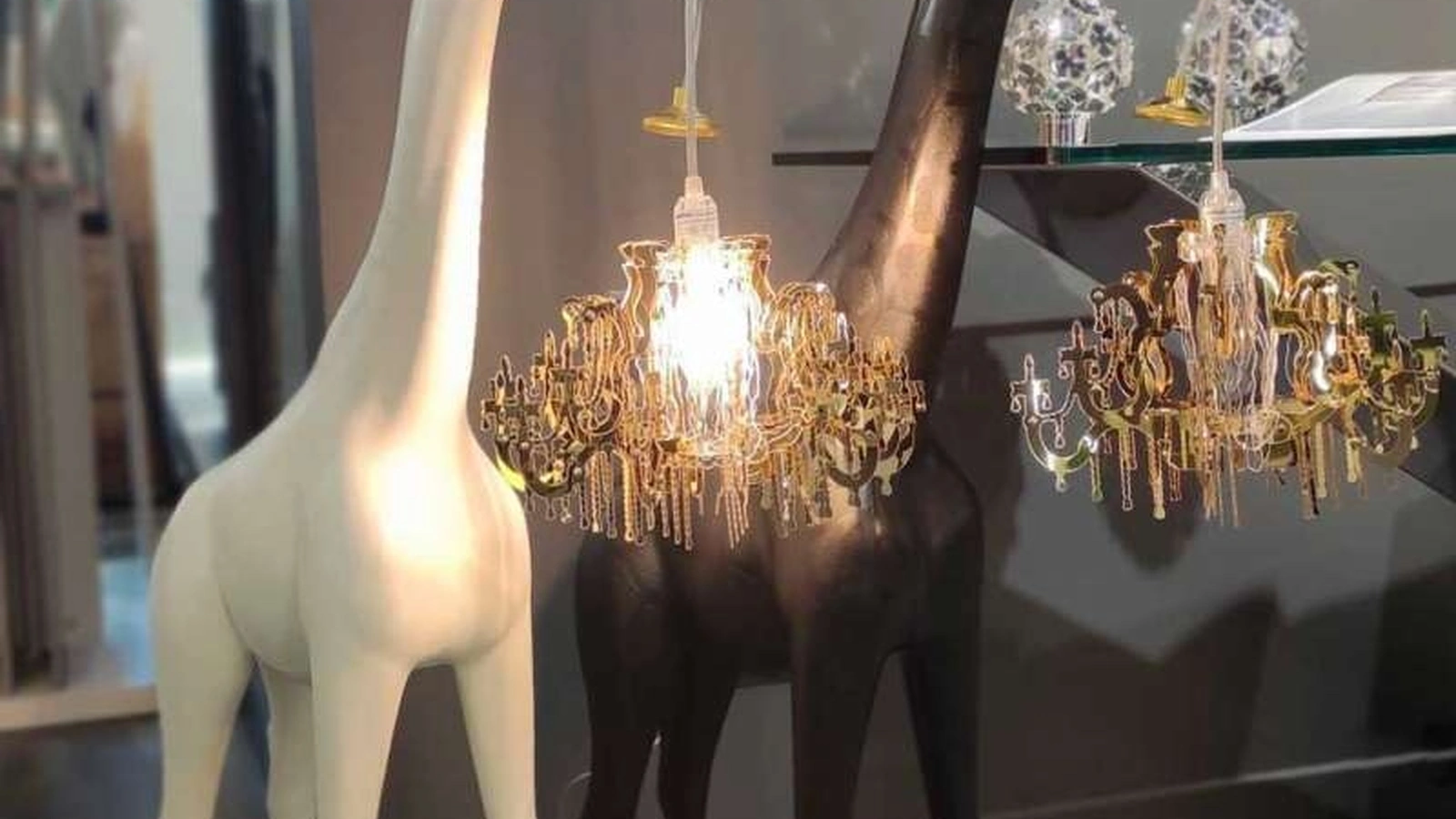 Lampada da terra in fibra di vetro Giraffe In Love di Qeeboo