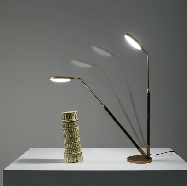 Lampada da tavolo in metallo Spoon di Pentalight