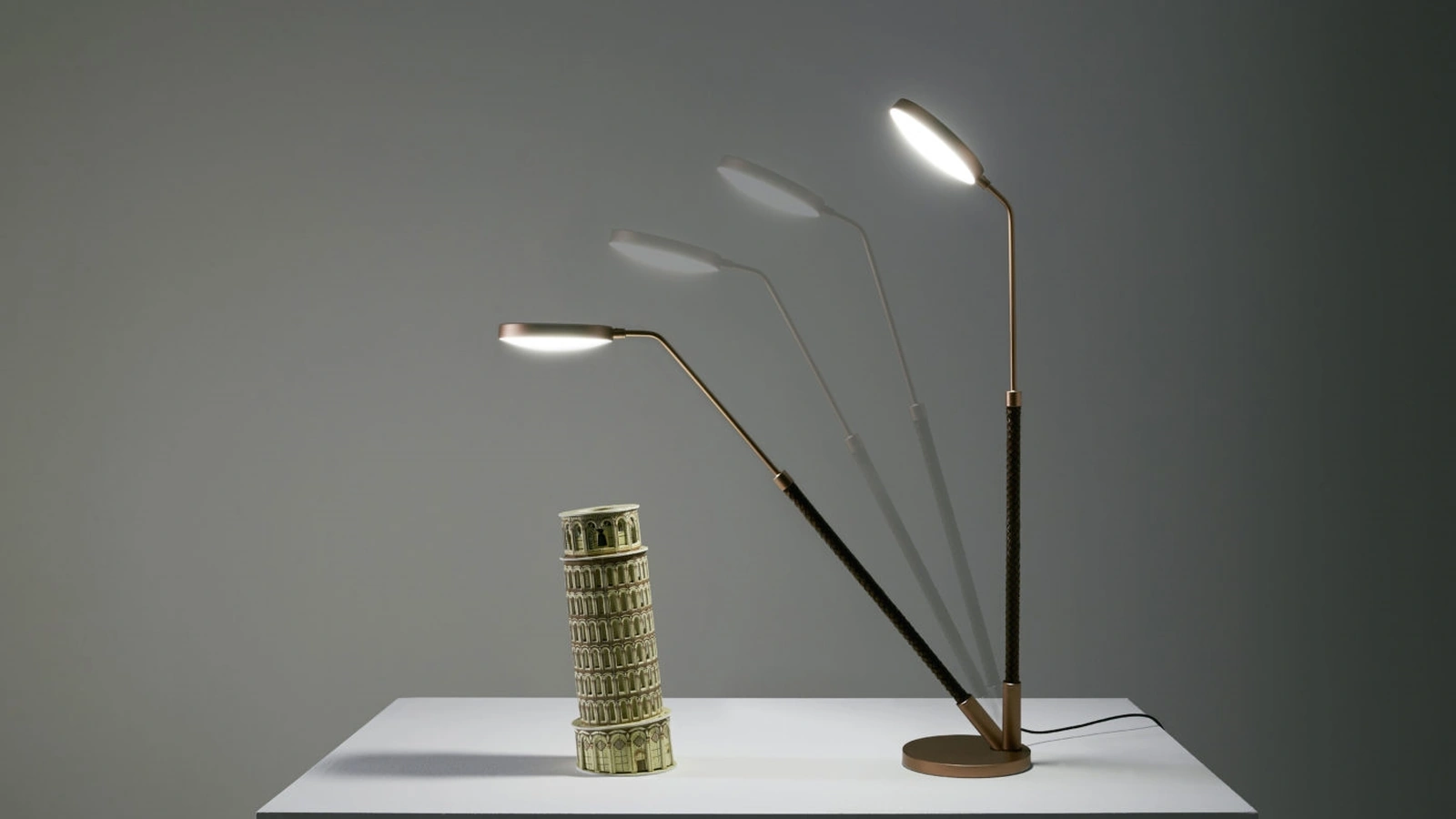 Lampada da tavolo in metallo Spoon di Pentalight