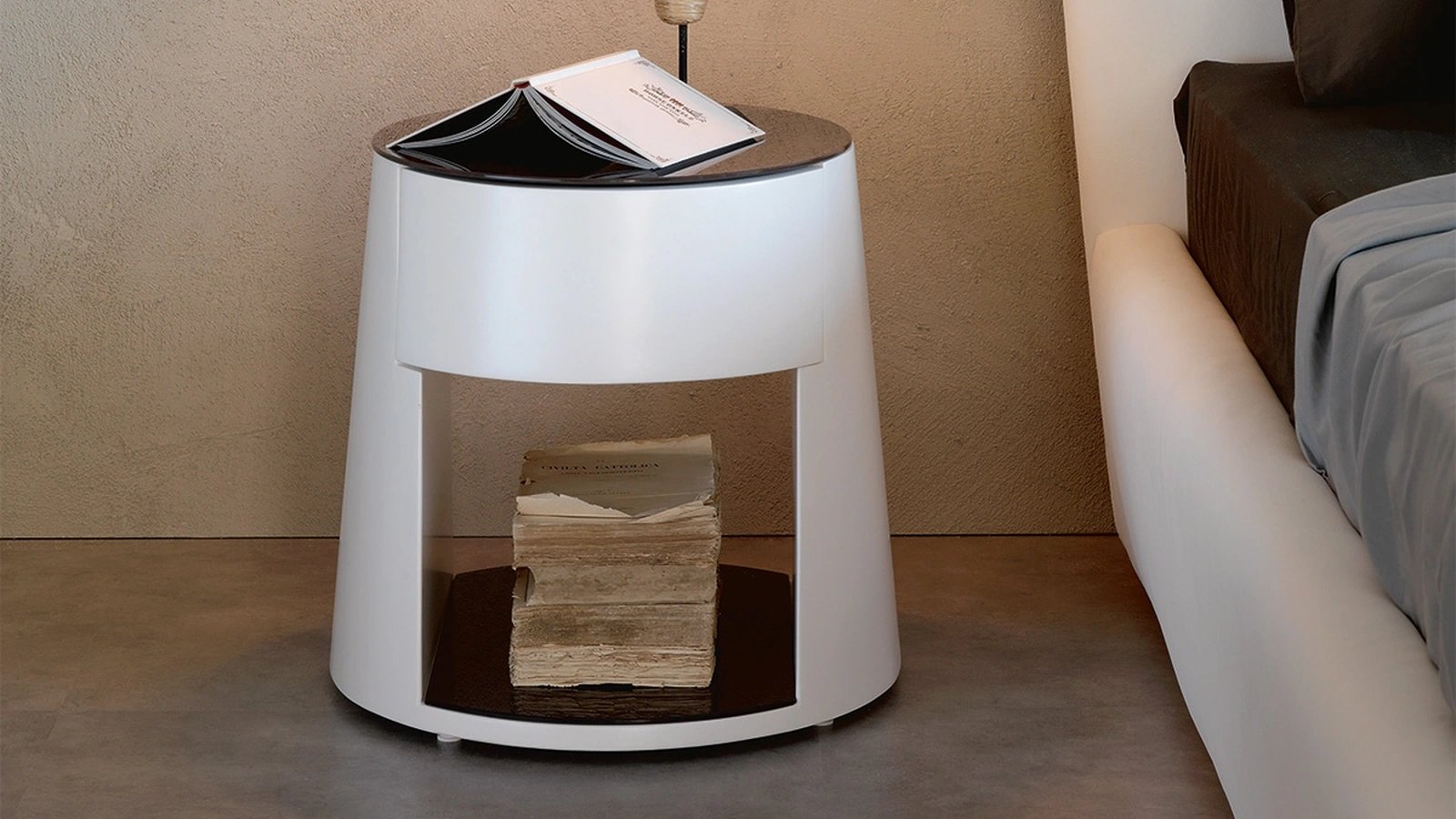 Comodino con cassetto in poliuretano rigido verniciato bianco Nigel di Cattelan Italia