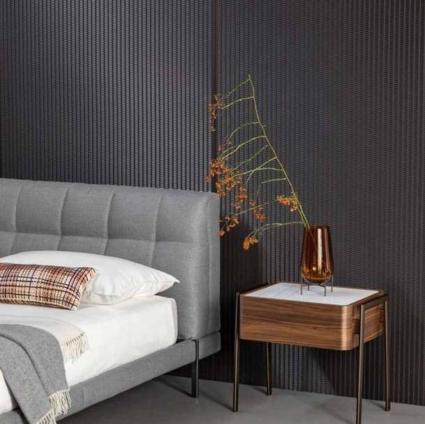 Comodino Partout in legno con top in marmo di Bonaldo