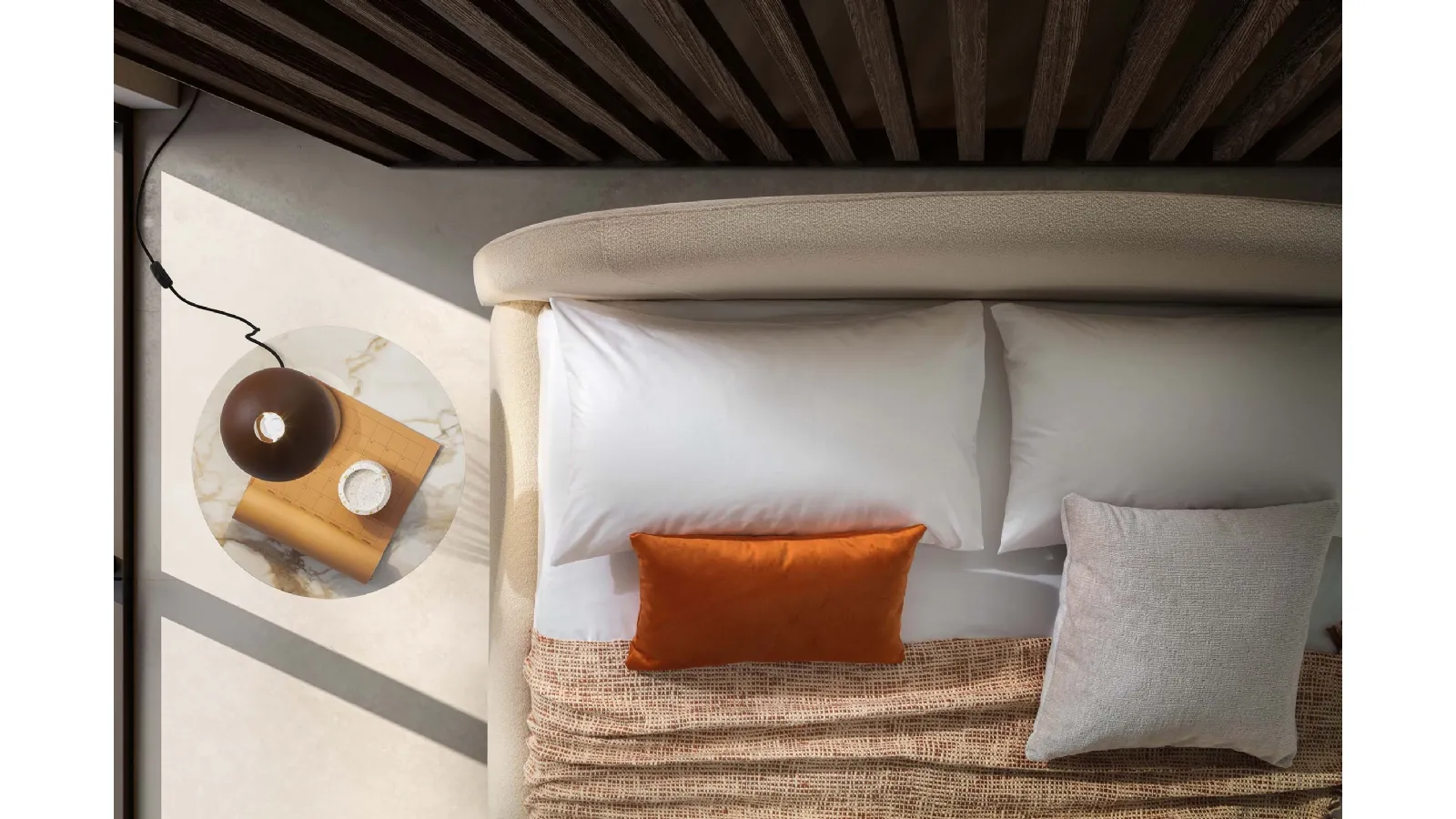 Letto in tessuto imbottito con testiera Belmondo di Le Comfort