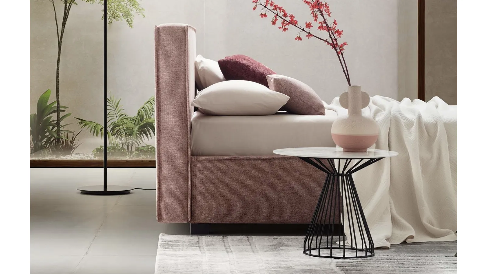 Letto in tessuto imbottito con testiera Ipanema di Le Comfort