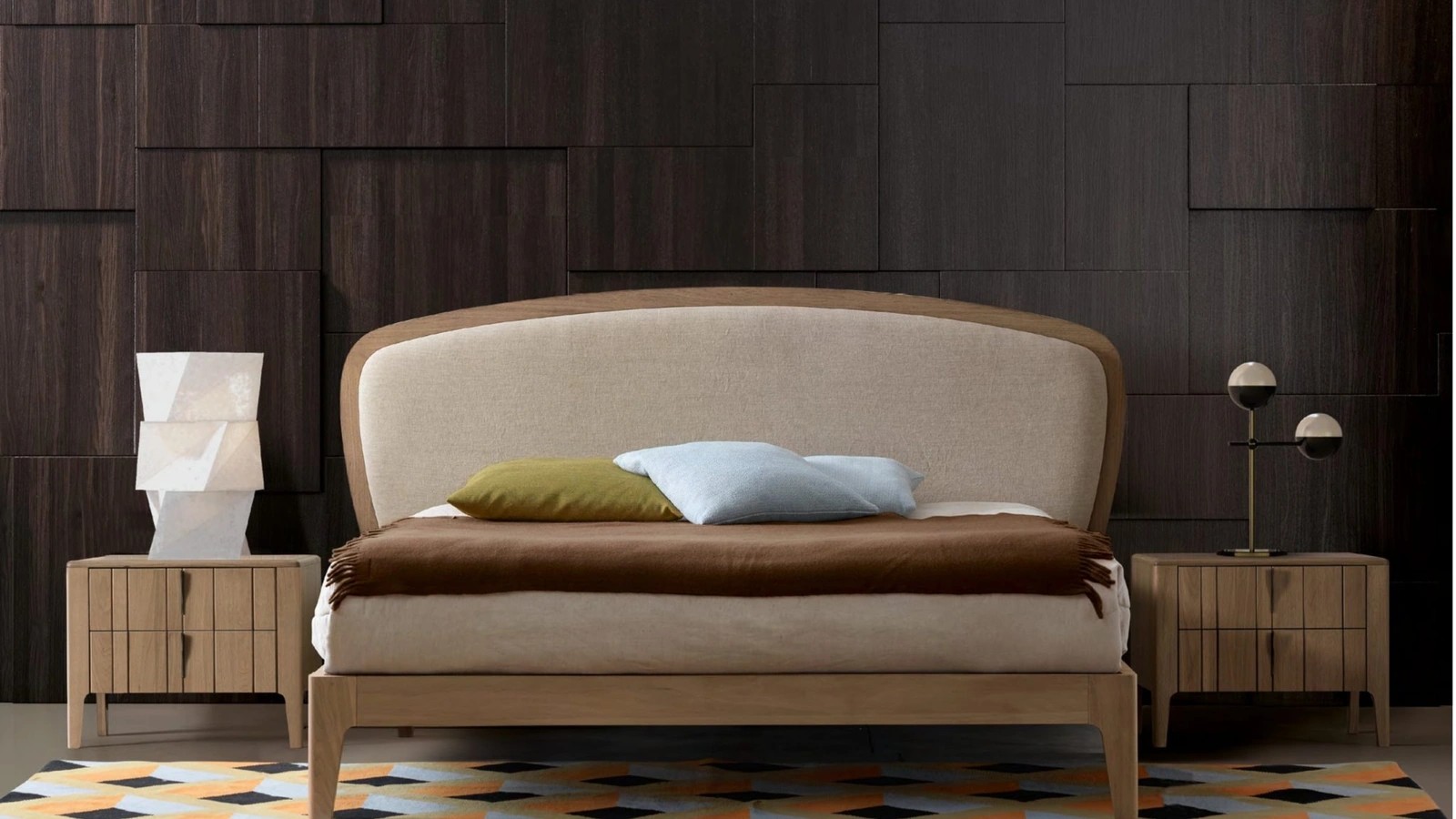 Letto in legno con testiera in tessuto imbottito Battlò di Modesign