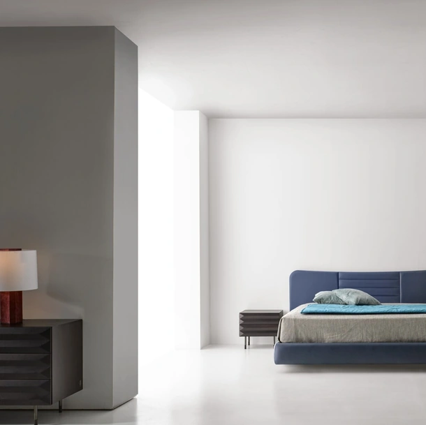 Letto Birkin Fluttuante con testiera di Modesign