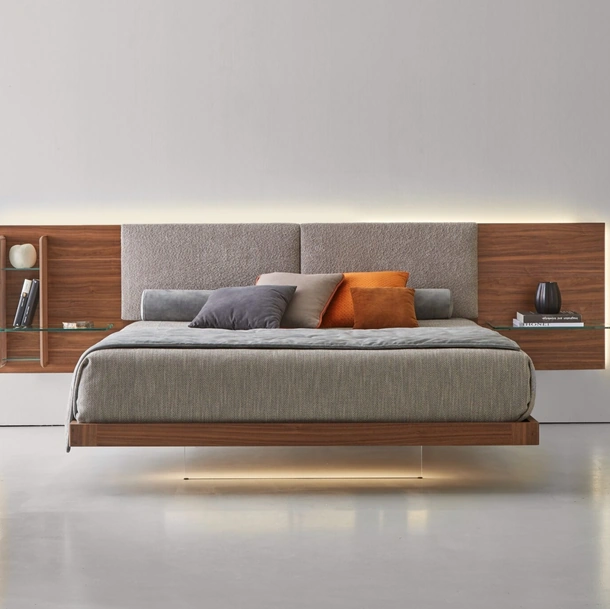 Letto York Fluttuante in legno con testiera in tessuto imbottito di Modesign