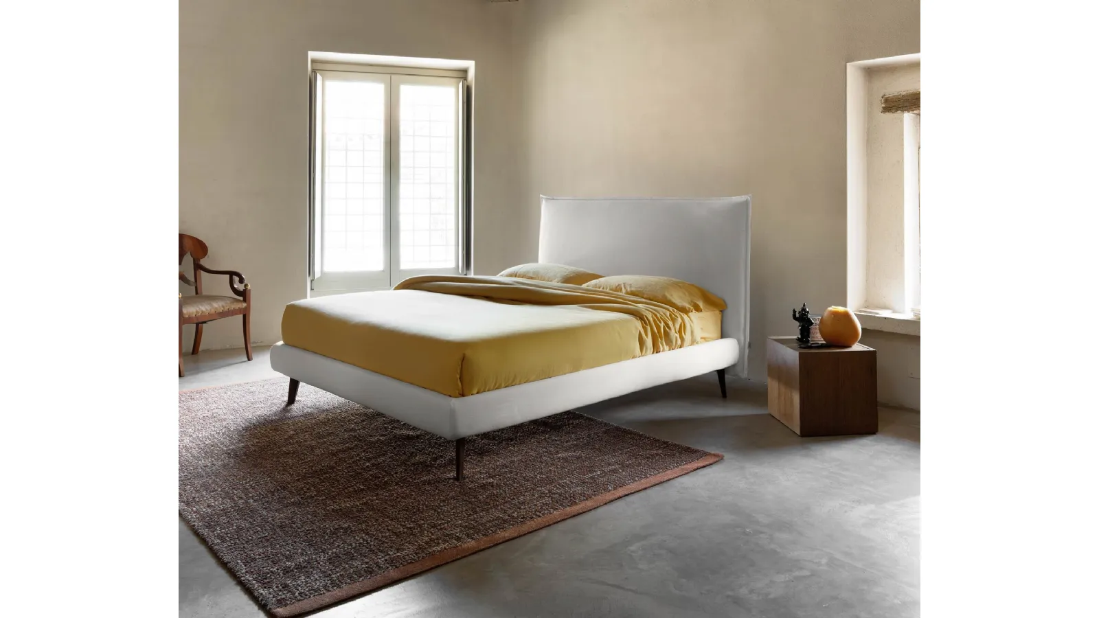 Letto dal design minimale in tessuto con testiera Bob di Noctis
