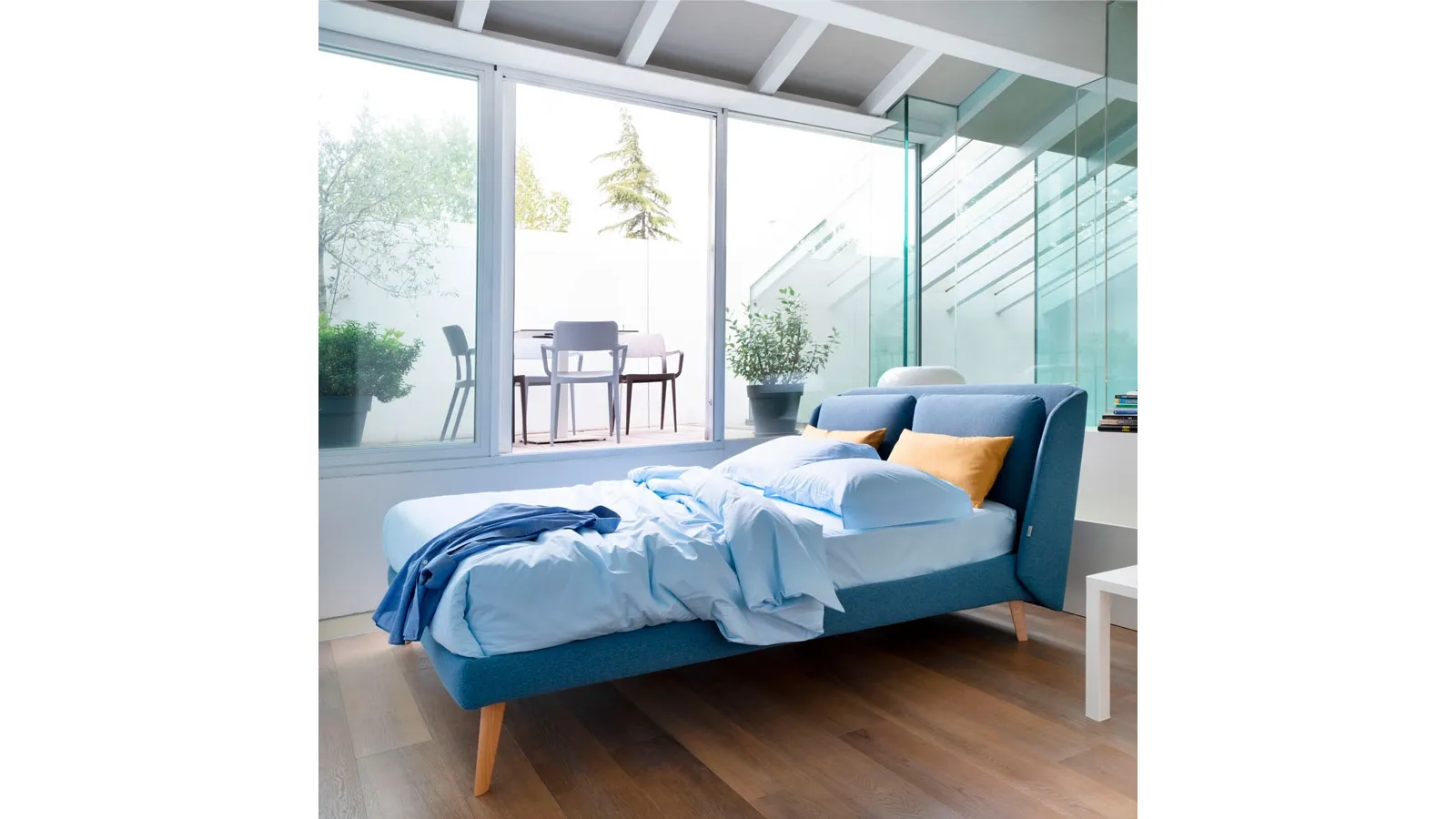 Letto in tessuto con testiera Hello di Noctis