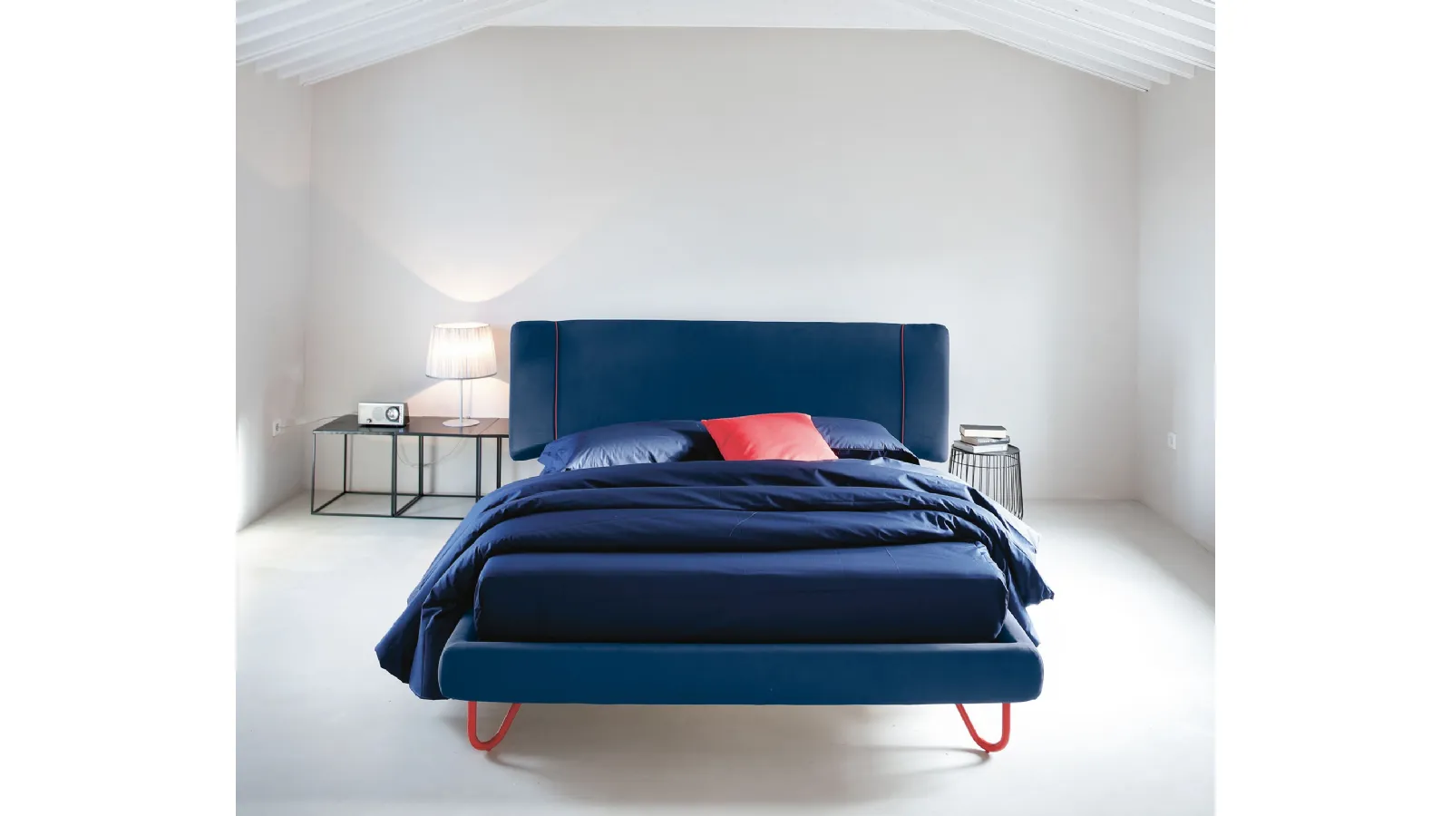 Letto in tessuto imbottito Hug 02 di Noctis