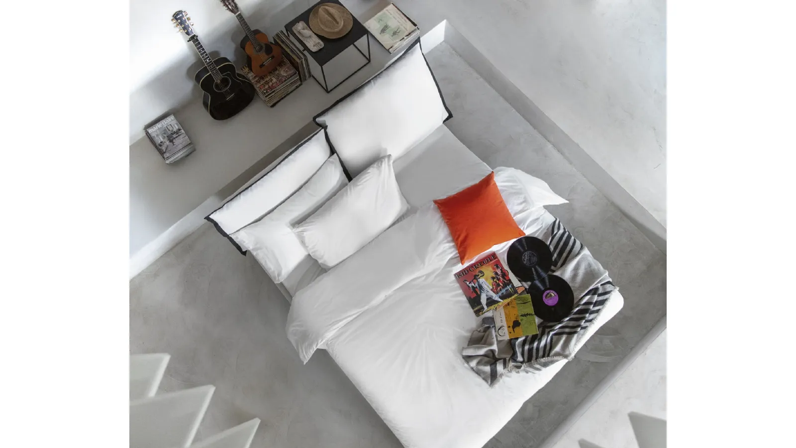 Letto moderno con testiera in tessuto So Pop di Noctis