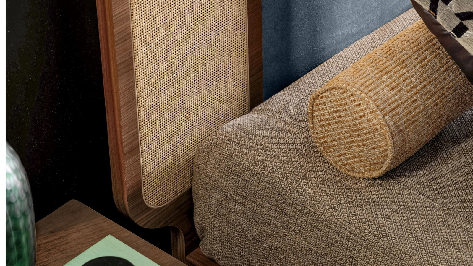 Letto con testiera in legno, paglia di Vienna ed econabuk Shanghai di Modesign