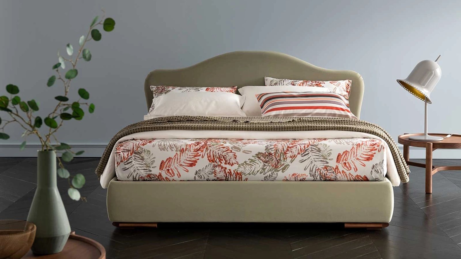 Letto in tessuto con testiera sagomata Soul Itaca di Altrenotti