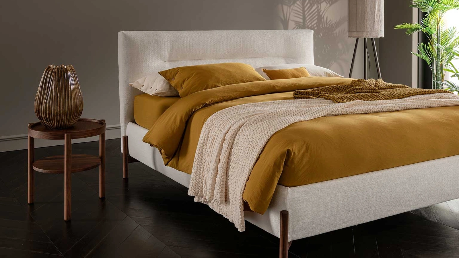 Letto in tessuto con testiera Soul Verney di Altrenotti