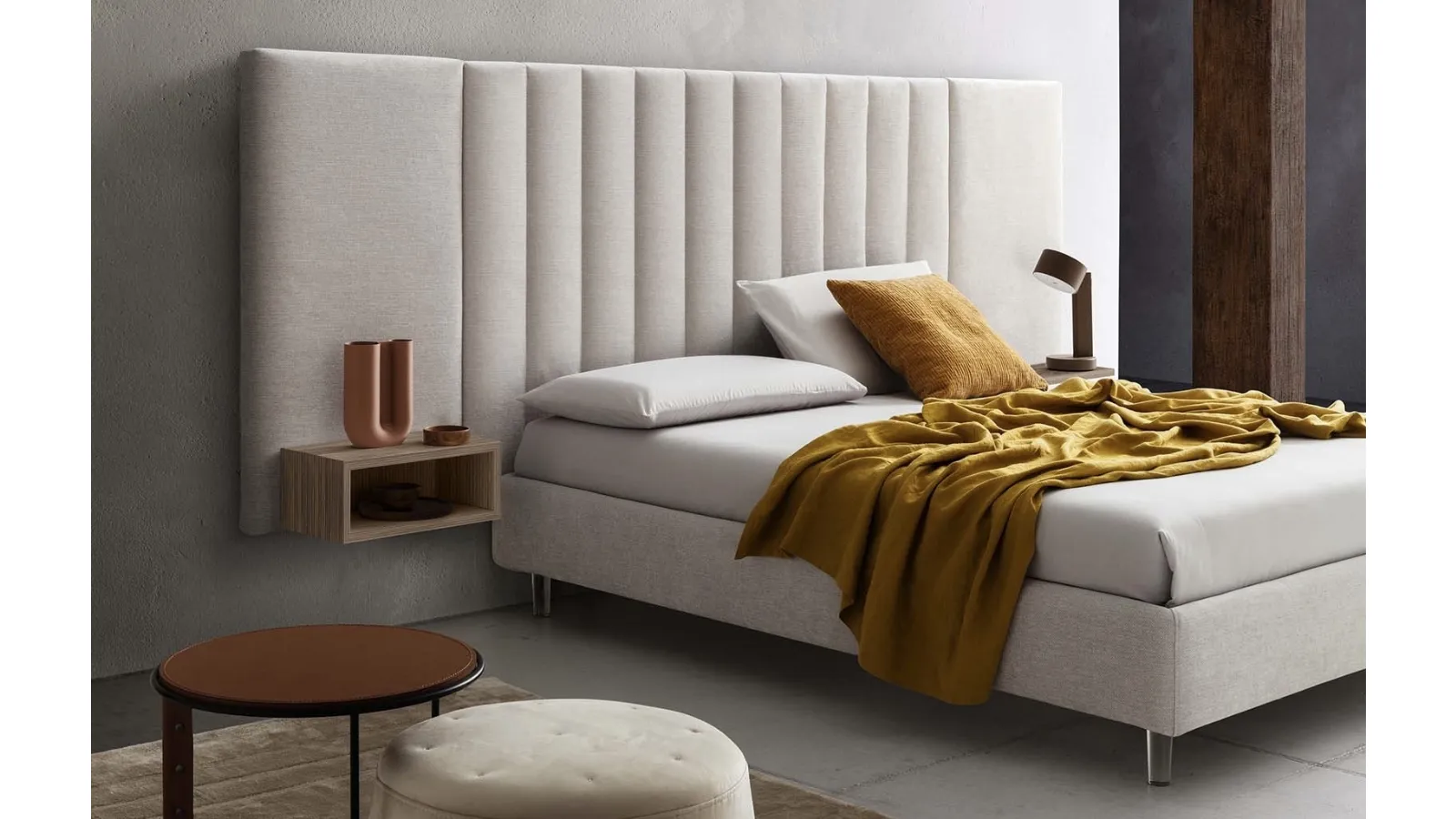 Letto Tile in tessuto imbottito di Le Comfort