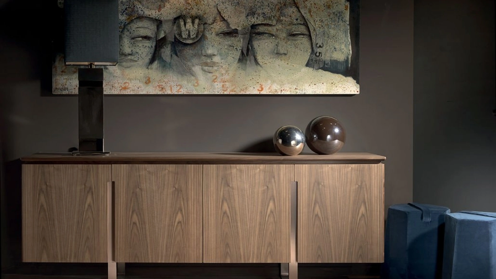 Madia Leonardo L413N in legno di Noce massello con gambe in metallo di Arte Brotto