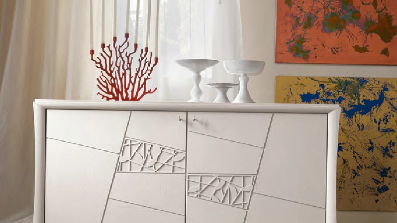 Madia a due ante con intaglio decorativo in finitura frassino bianco Decor di Modo 10
