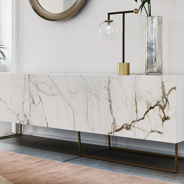 Madia Doppler K con ante in ceramica con base in metallo di Bonaldo