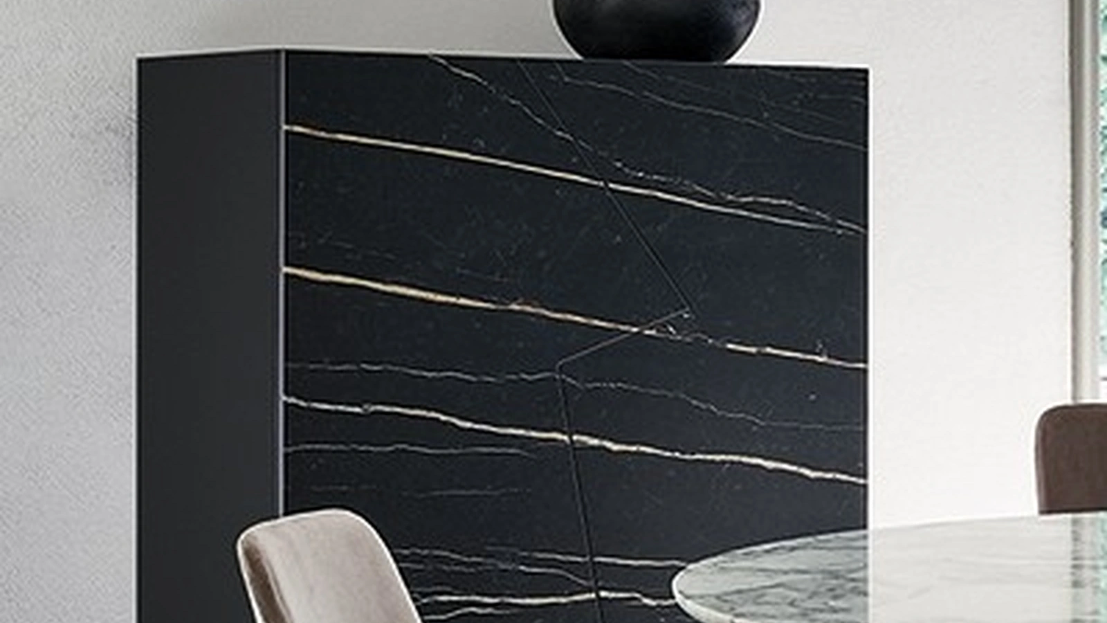 Madia Doppler K con ante in ceramica di Bonaldo