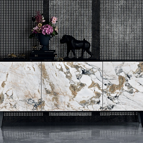 Madia Metropol in legno con ante rivestite in ceramica Marmi di Cattelan Italia