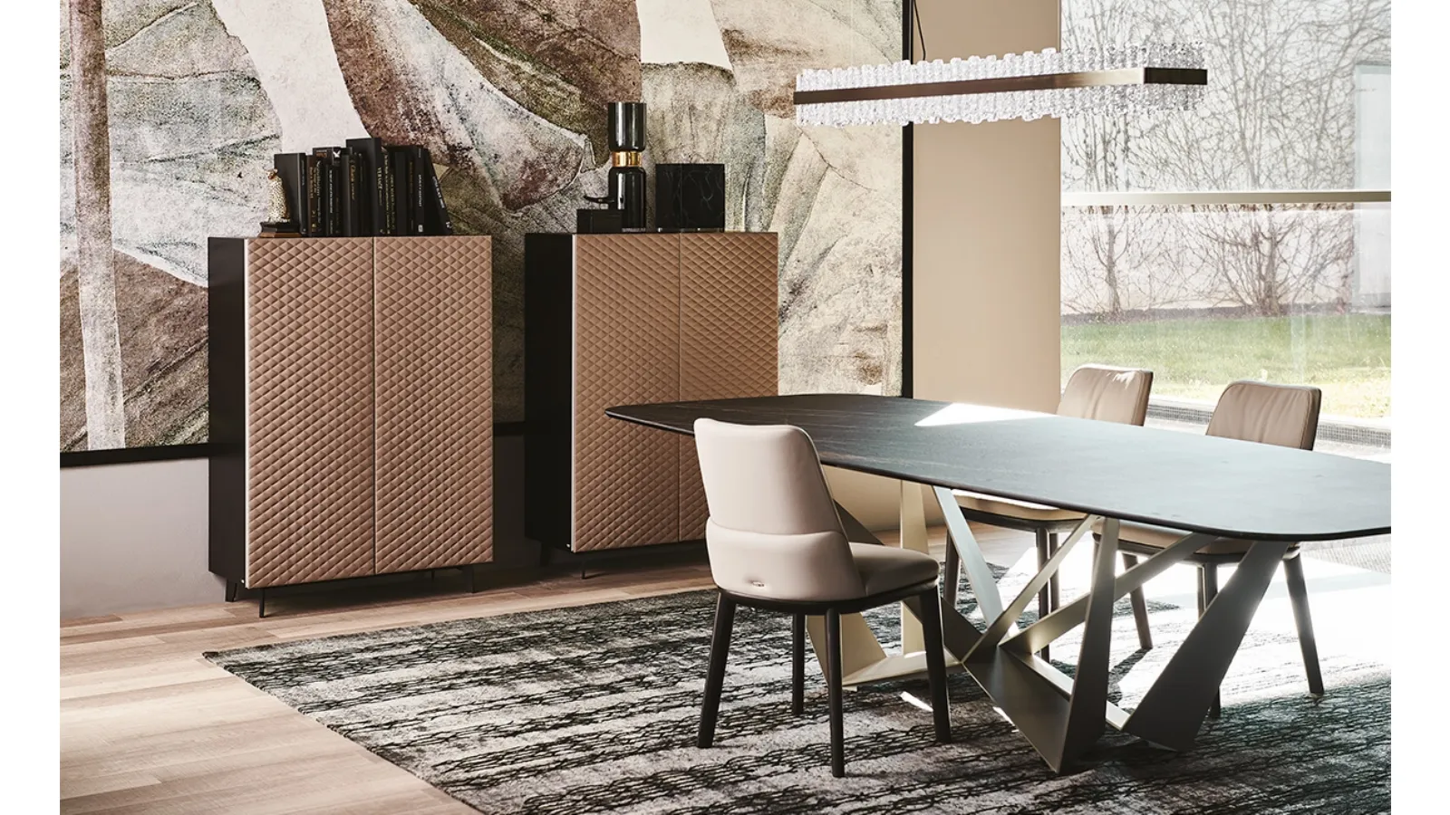 Madia Tiffany in legno con ante rivestite in pelle trapuntata di Cattelan Italia