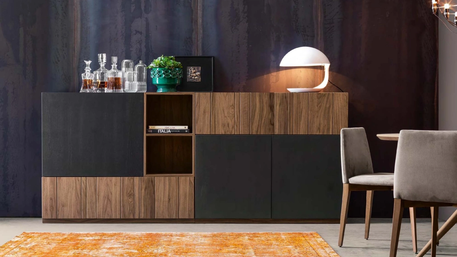 Parete Attrezzata in noce canaletto finitura antracite e havana Composizione 04 di Modesign