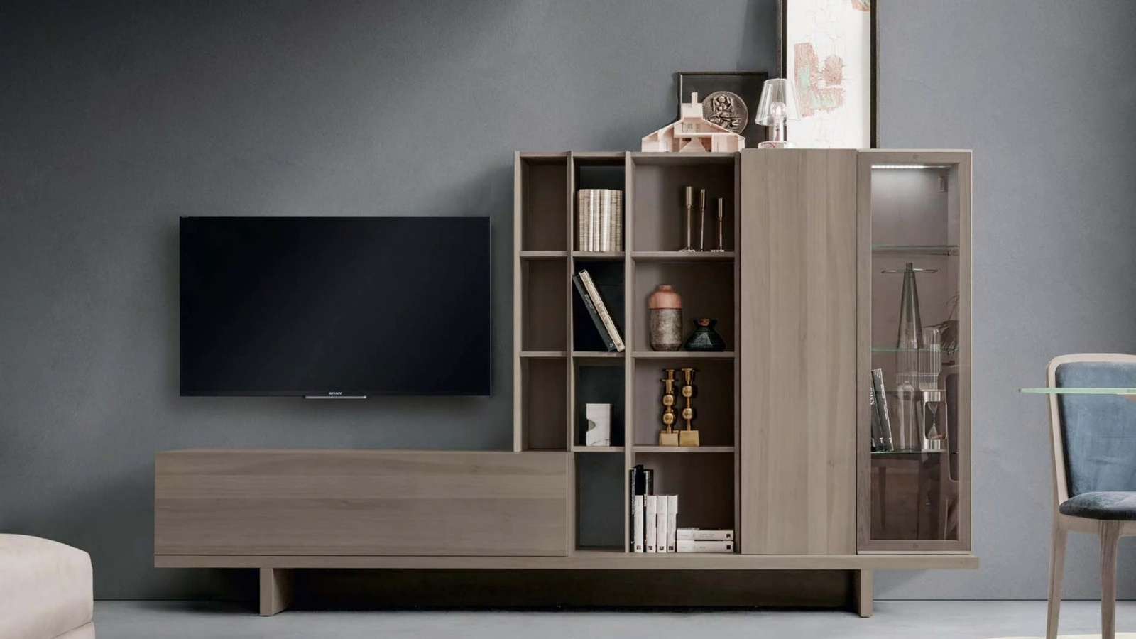 Parete Attrezzata in noce canaletto finitura panama Composizione 50 di Modesign