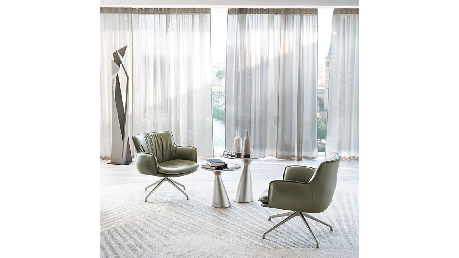 Poltroncina in pelle Rhonda Lounge di Cattelan Italia