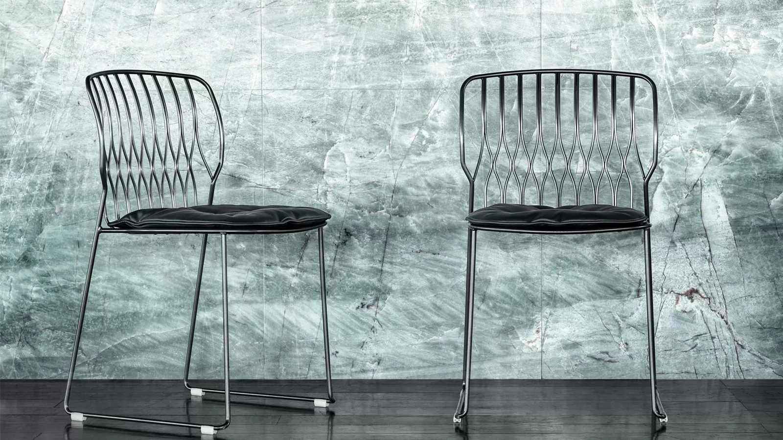 Sedia impilabile Freak con struttura in acciaio laccato di Bontempi