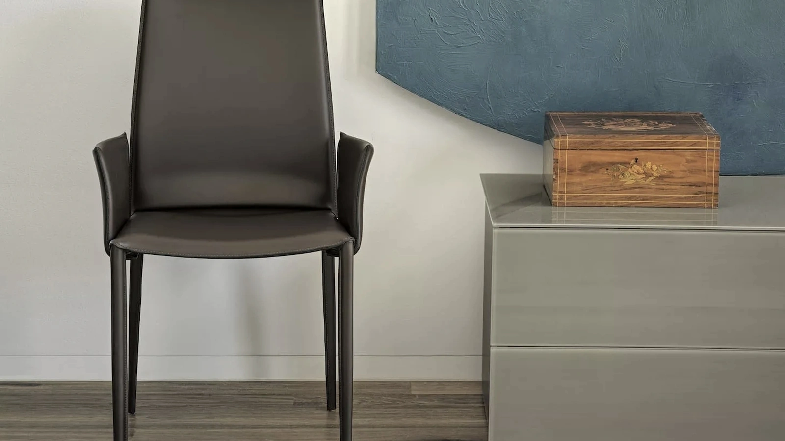 Sedia Linda completamente rivestita in cuoio di Bontempi