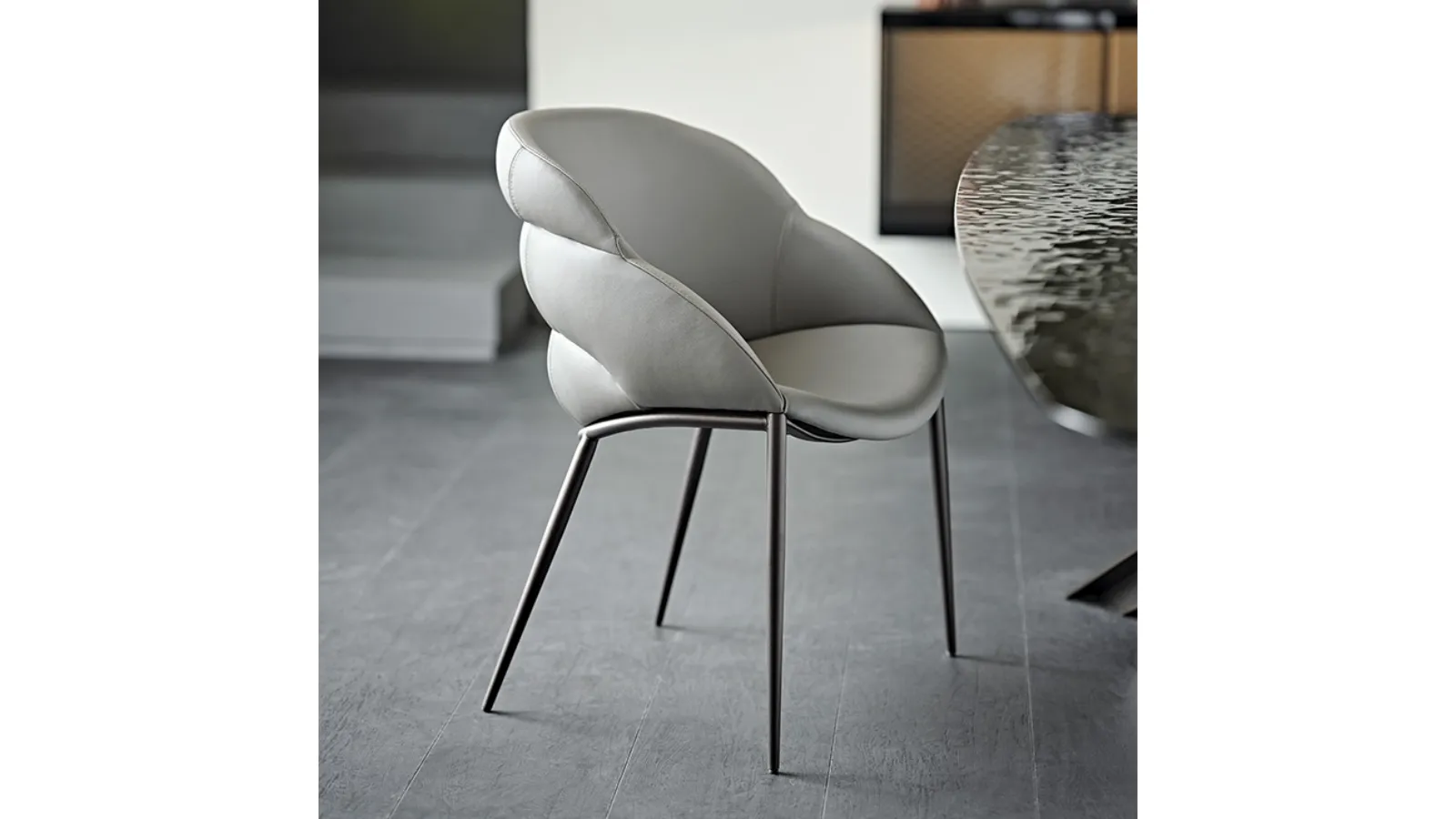 Sedia imbottita rivestita in ecopelle Camilla di Cattelan Italia