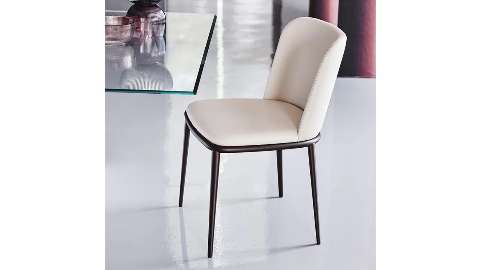 Sedia in pelle senza braccioli con struttura in metallo Magda ML di Cattelan Italia
