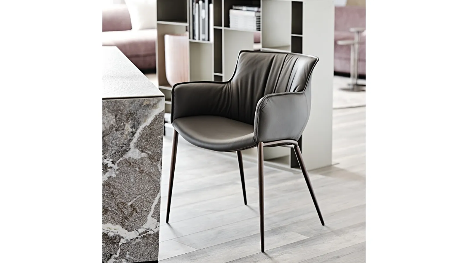 Sedia in pelle morbida imbottita Rhonda di Cattelan Italia