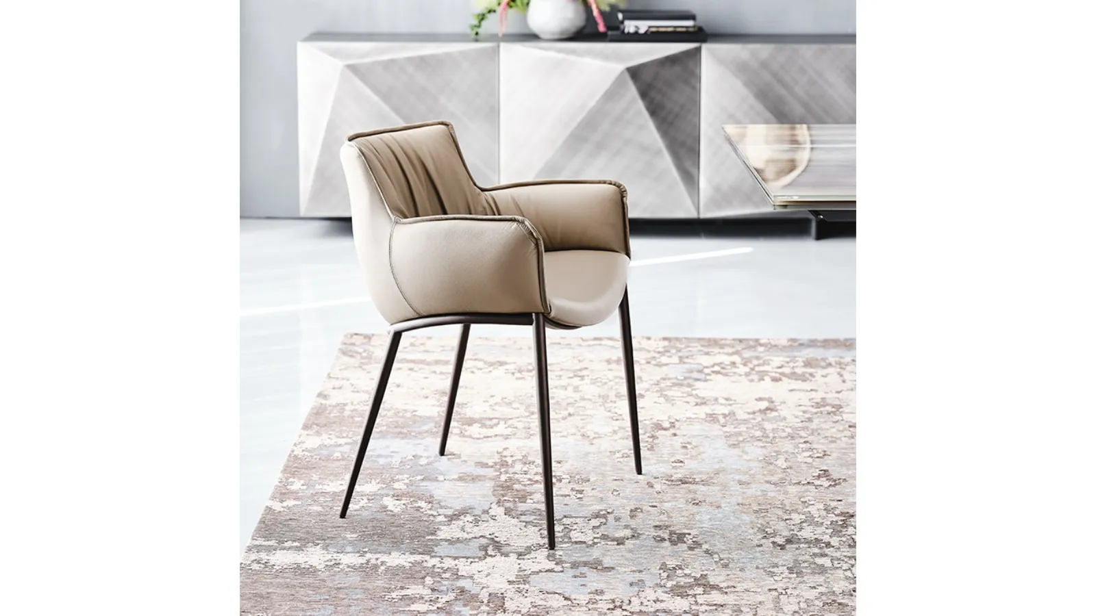Sedia in pelle morbida imbottita Rhonda di Cattelan Italia